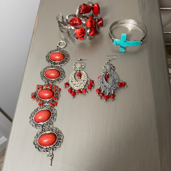 Jewelry - Lot of 4 Costume Jewelry Pieces